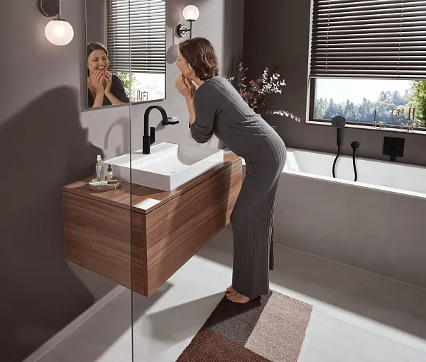 Смеситель Hansgrohe Vivenis 75415670 для ванны с душем фото 2