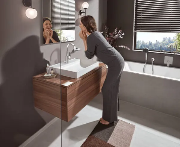 Смеситель Hansgrohe Vivenis 75415000 для ванны с душем внешняя часть фото 2