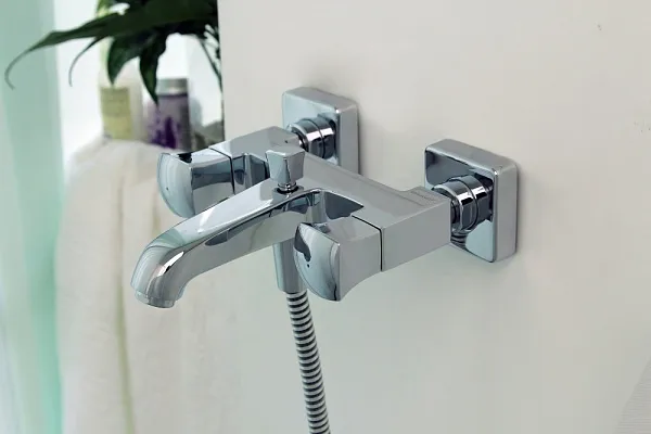 Смеситель Bravat Whirlpool F678112C-01 для ванны с душем фото 3