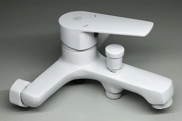 Смеситель Orange Loop M26-100w для ванны с душем фото 3