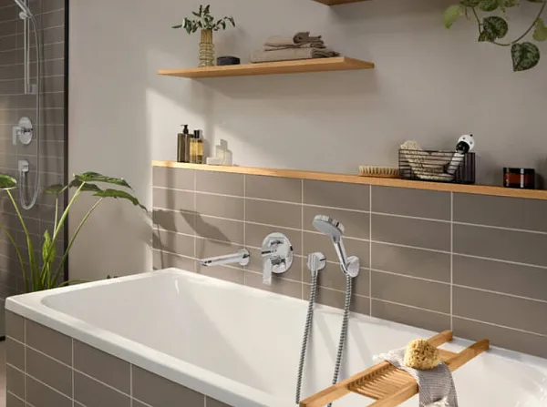 Смеситель Hansgrohe Rebris E 72468000 для ванны с душем внешняя часть фото 3
