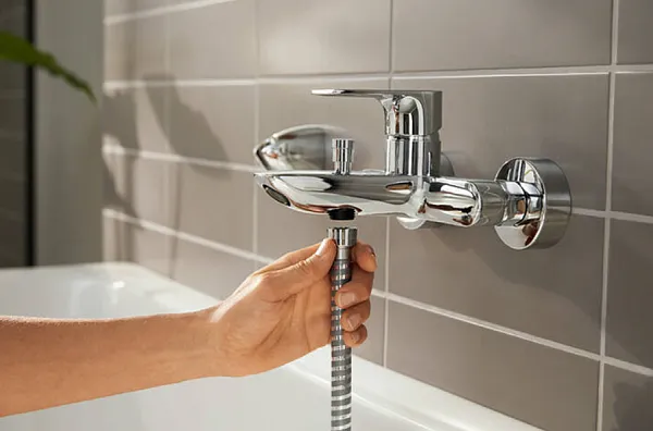Смеситель Hansgrohe Rebris E 72450000 для ванны с душем фото 3
